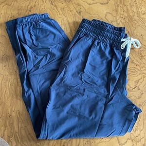 NWT. Brand new never worn Vuori Weekend Jogger in Midnight